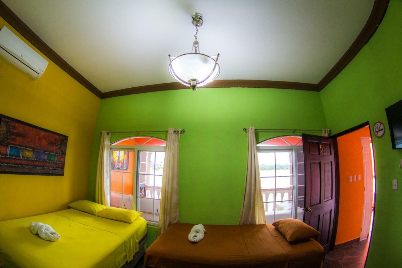 Hostal Casa De Grethel Flores Exterior photo